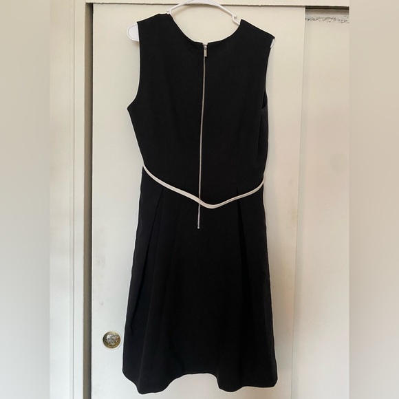 Black Cocktail Dress with White Belt Size 14 Karl Lagerfeld Paris - Picture 2 of 3